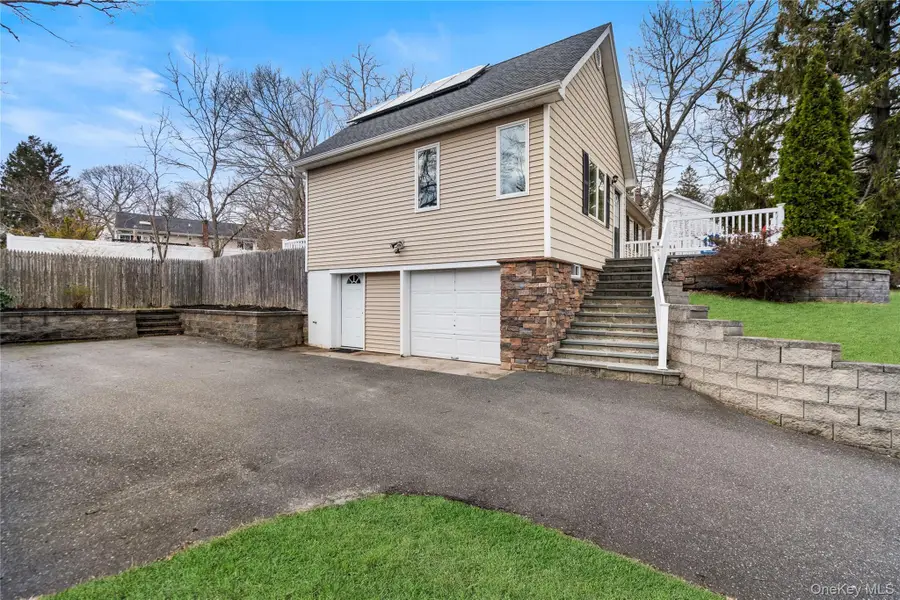 52 Hewlett Drive, Sound Beach, NY 11789 - #3