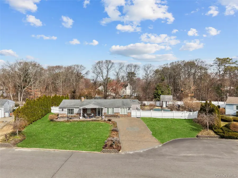 10 Heather Court, Centereach, NY 11720 - #3