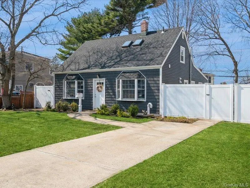 8 Crabtree Lane, Levittown, NY 11756 - #2