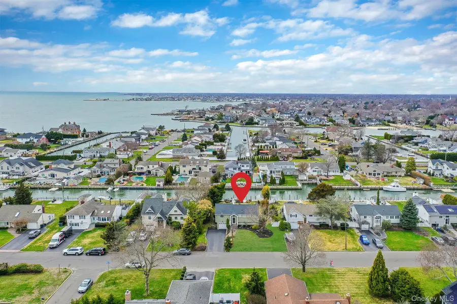 34 Secatogue Lane E, West Islip, NY 11795 - #3