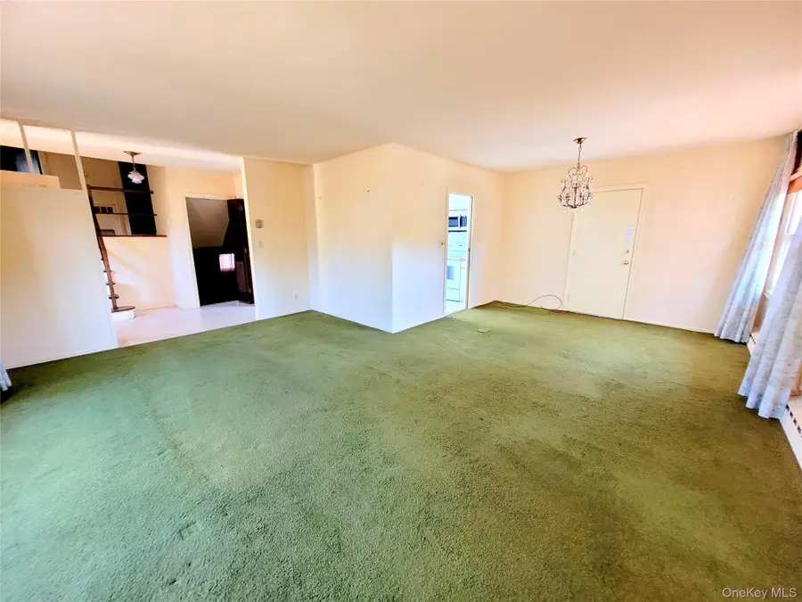 1474 Stephen Marc Lane, East Meadow, NY 11554 - #3