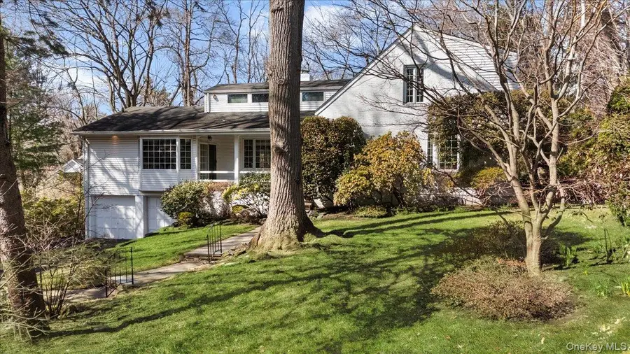 2 Hickory Hill, Roslyn Estates, NY 11576 - #2