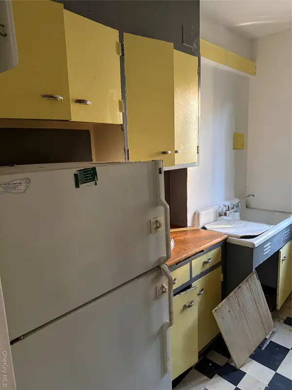 1560 Metropolitan Avenue #6A, Bronx, NY 10462