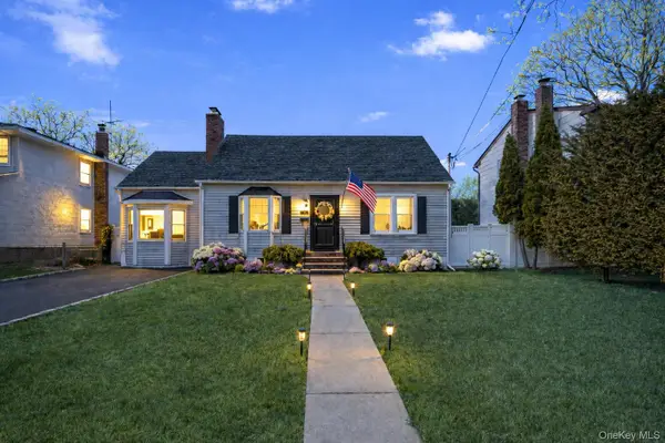 6 Mayflower Avenue, Massapequa Park, NY 11762