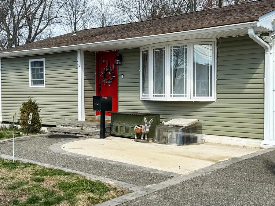 13 E Walnut Street, Central Islip, NY 11722 - #3