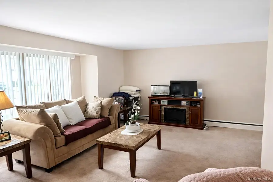 10 Wisteria Way, Commack, NY 11725 - #2