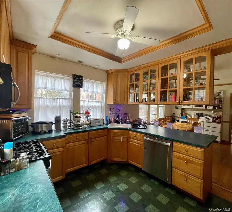 372 E 235th Street, Bronx, NY 10470 - #3