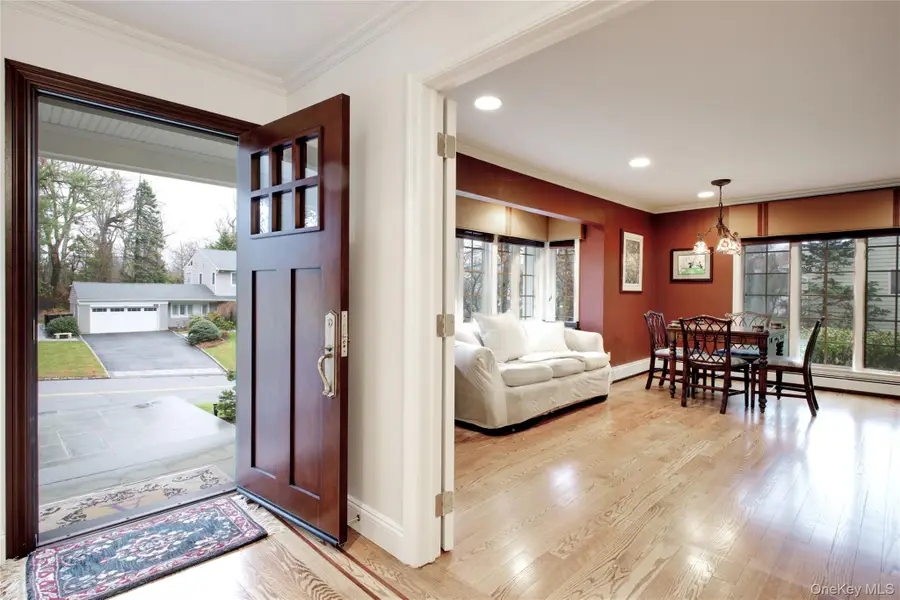 330 Chestnut Drive, East Hills, NY 11576 - #3