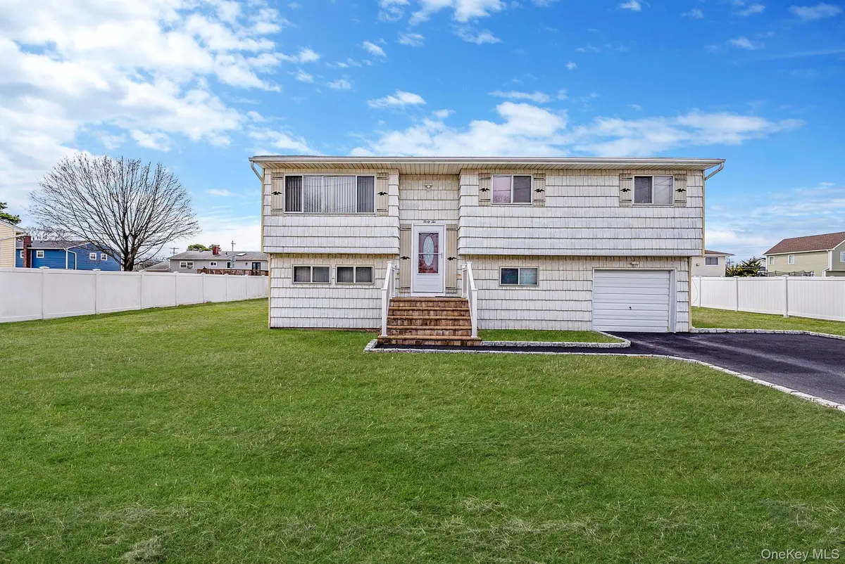 42 Centerwood Street, West Babylon, NY 11704 - #1