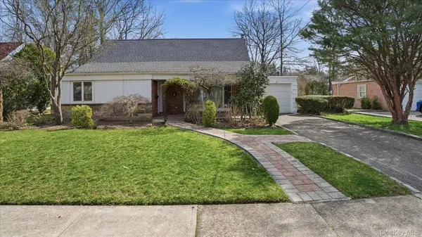 23 Hartley Road, Great Neck, NY 11023