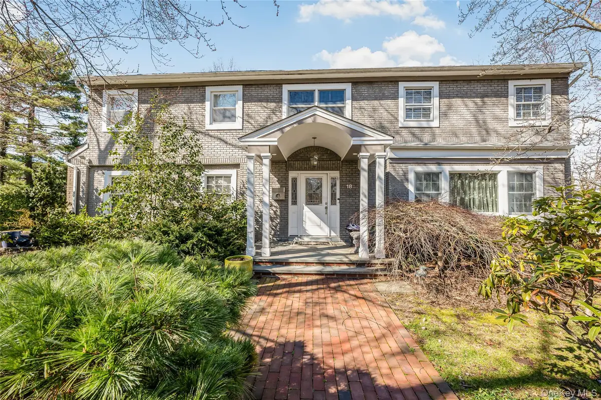 18 Woodland Road, Roslyn, NY 11576 - #1