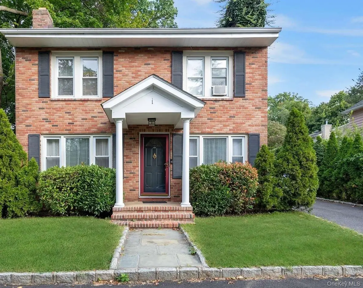 1 Motts Lane, Glenwood Landing, NY 11547 - #1