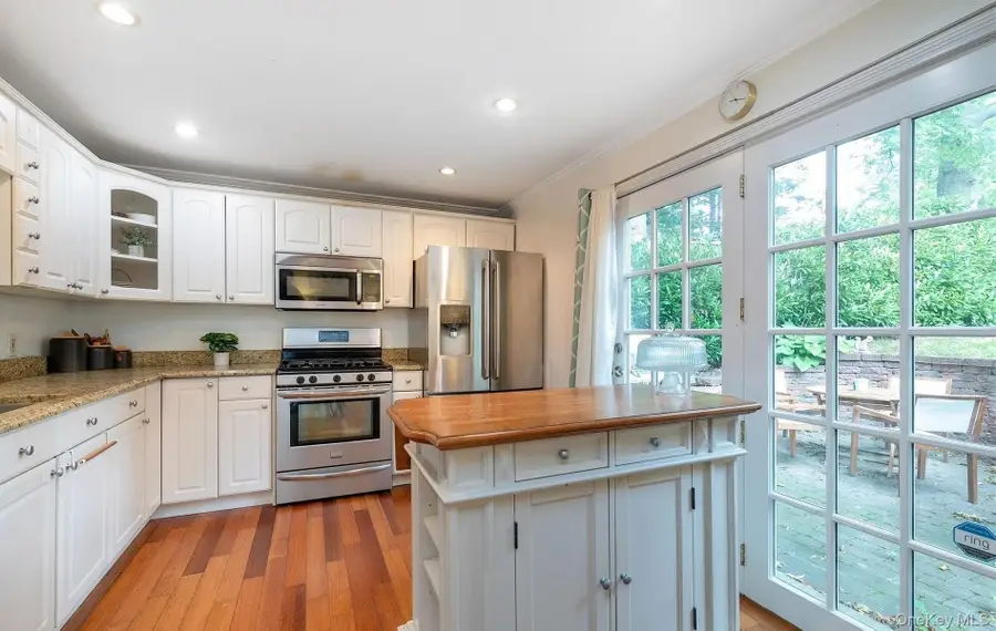 1 Motts Lane, Glenwood Landing, NY 11547 - #2