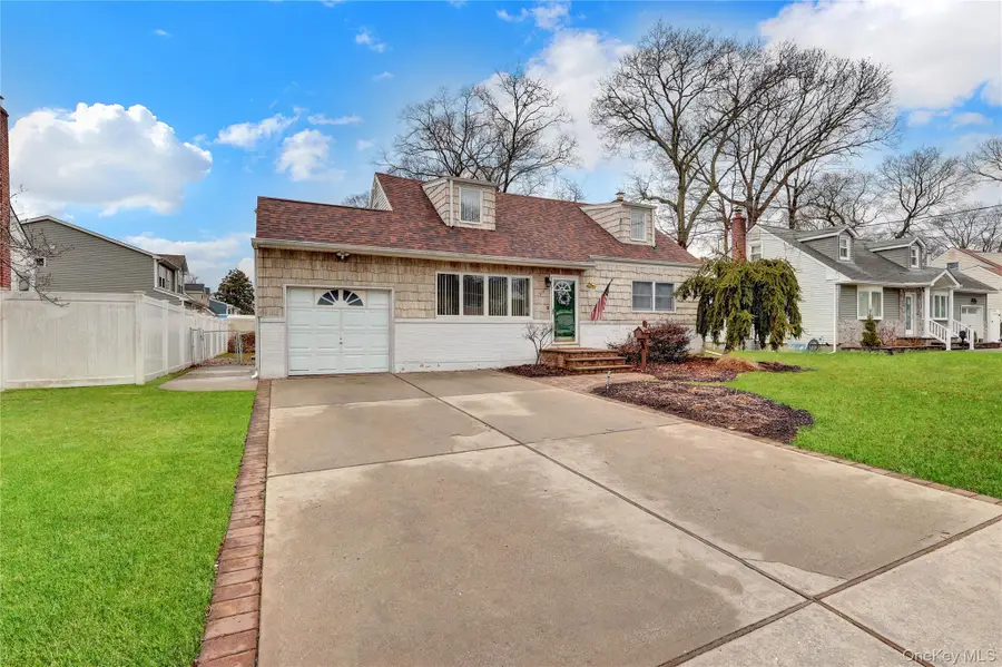 214 Whittier Avenue, North Babylon, NY 11703 - #2