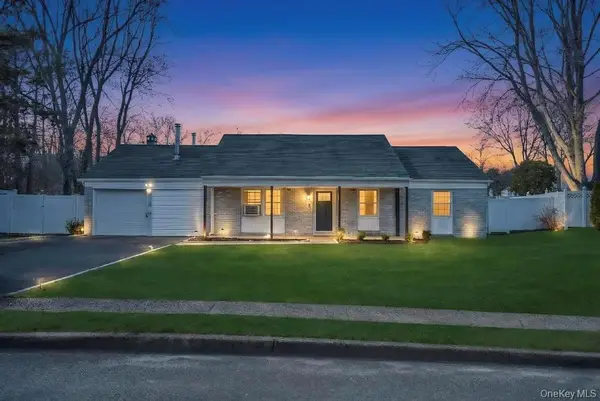 22 Tinder Lane, Lake Grove, NY 11755