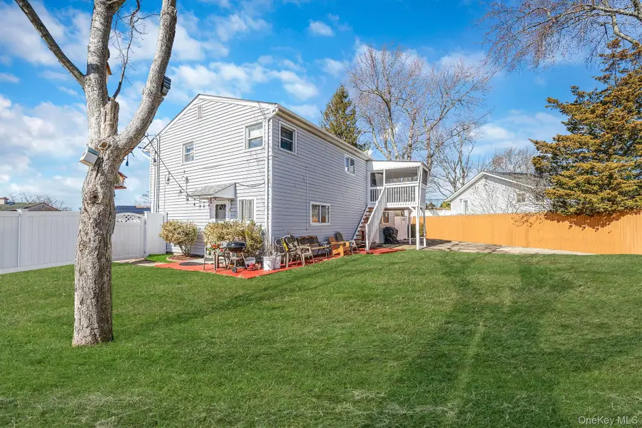 27 Trader Lane, Brentwood, NY 11717 - #2