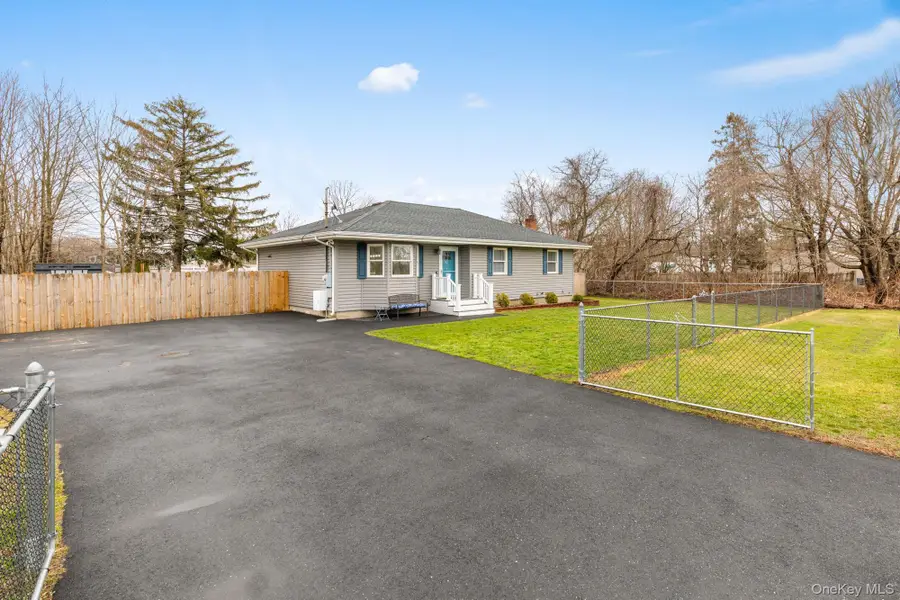 425 Macdonald Avenue, Bellport, NY 11713 - #2