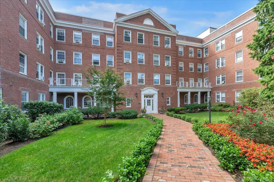 90 Knightsbridge Road #1N, Great Neck, NY 11021 - #2