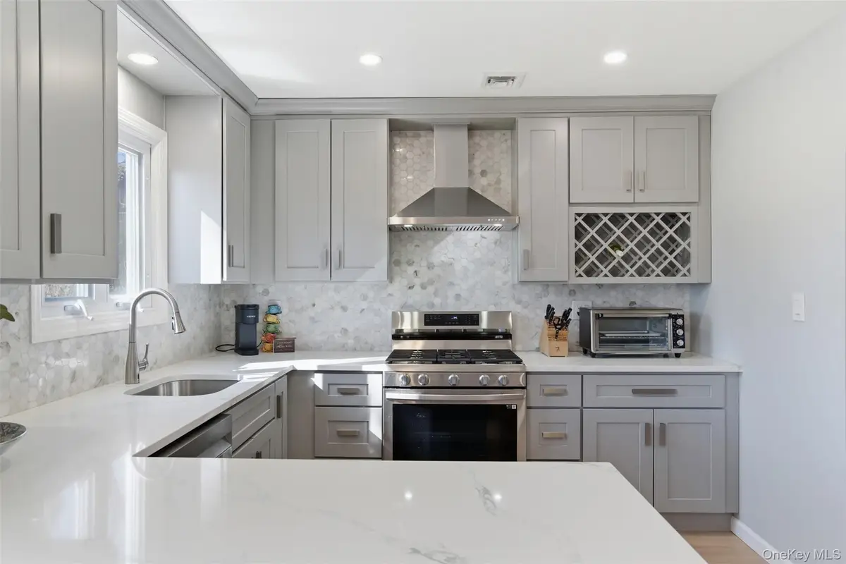 9 Bonaire Drive, Dix Hills, NY 11746 - #1