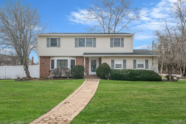 12 Hughes Lane, North Babylon, NY 11703