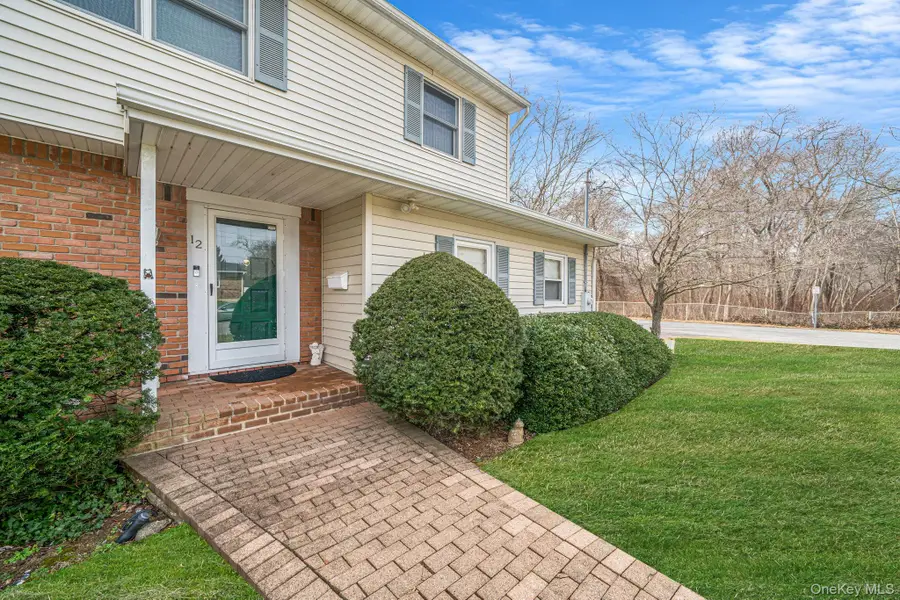12 Hughes Lane, North Babylon, NY 11703 - #2