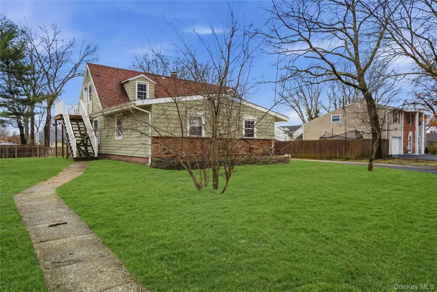 15 Newport Avenue, Selden, NY 11784 - #3