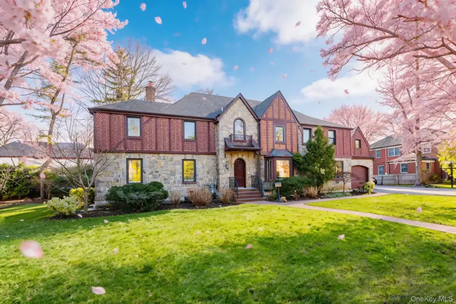 18 Robin Way, Great Neck, NY 11021 - #2