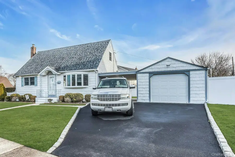 247 Knollwood Lane, Seaford, NY 11783 - #2