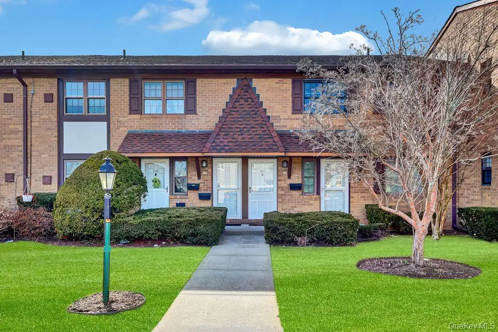 228 Mariners Way, Copiague, NY 11726 - #1