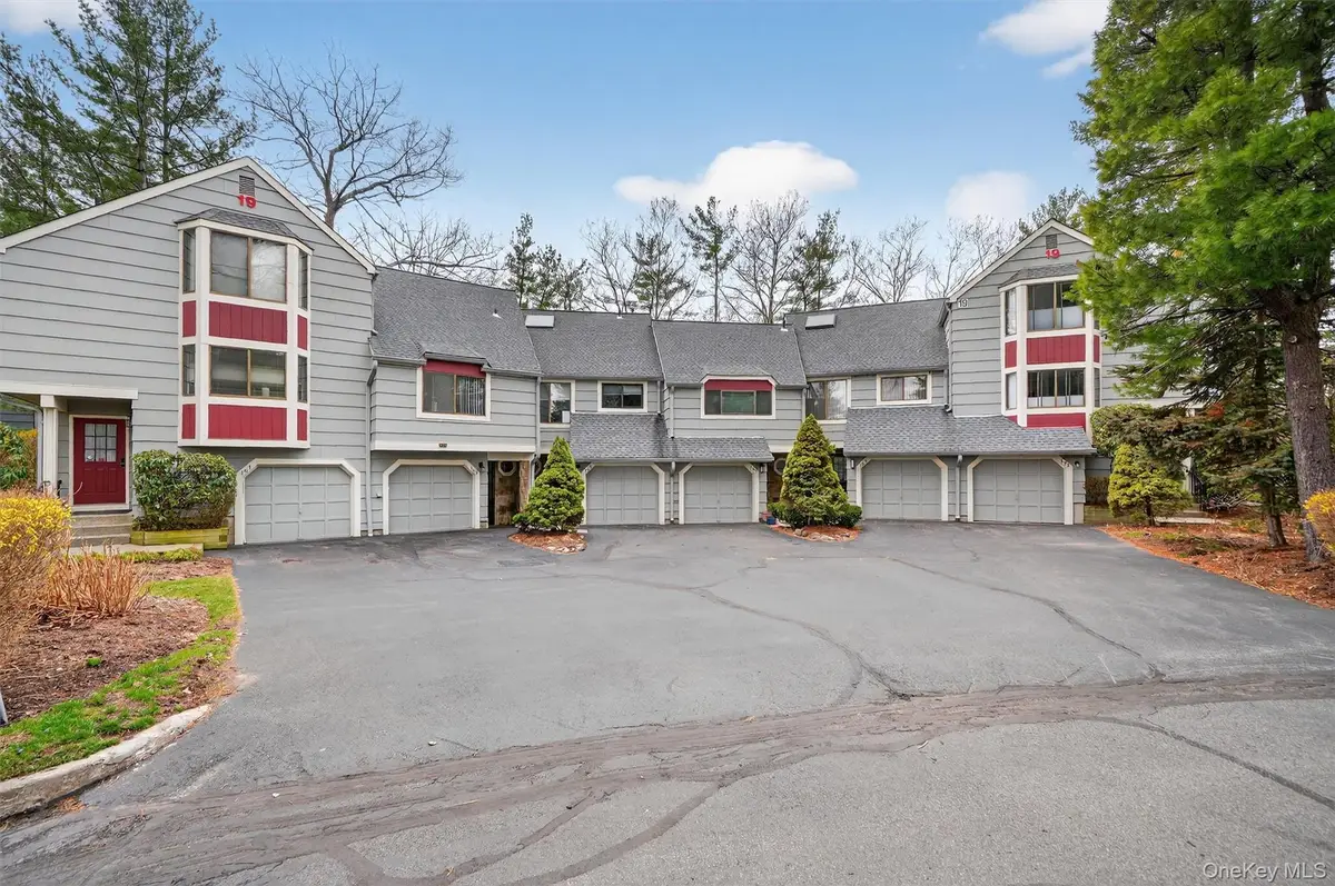169 Treetop Circle, Nanuet, NY 10954 - #1