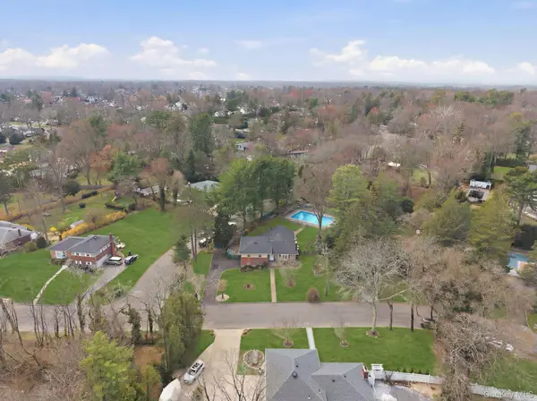 6 Viola Drive, Glen Cove, NY 11542