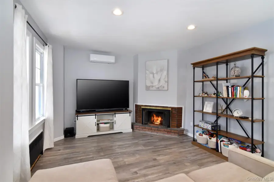 16 Badeau Place, New Rochelle, NY 10801 - #3