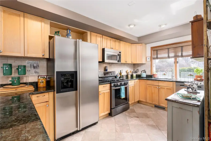 1603 Bluffs Drive N, Baiting Hollow, NY 11933 - #3