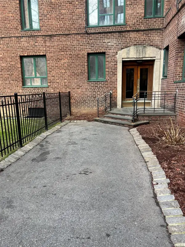 1651 Metropolitan Avenue #5E, Bronx, NY 10462