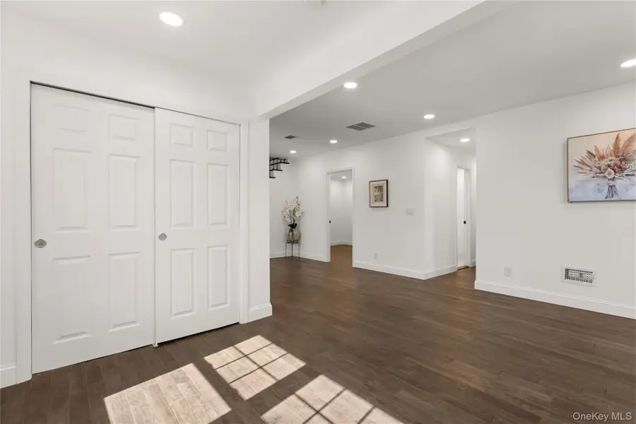 184 Dallas Street, Lindenhurst, NY 11757 - #2