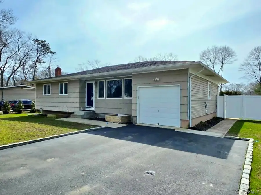 38 Pentmoor Drive, Mastic, NY 11950 - #2