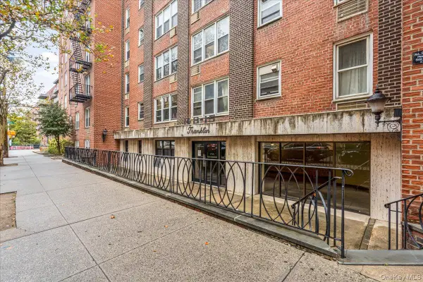 14215 Franklin Avenue #3A, Flushing, NY 11355
