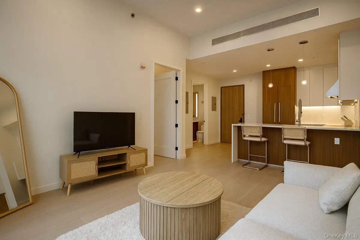 35-32 Leavitt St #PH H, Flushing, NY 11354 - #1