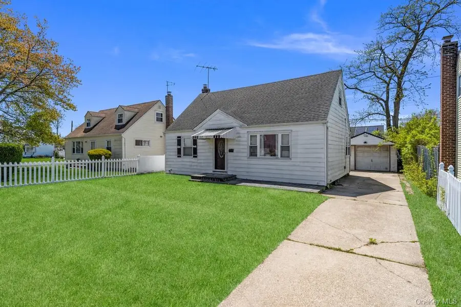 712 Park Avenue, Uniondale, NY 11553 - #2