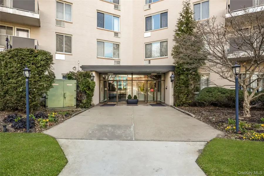135 Post Avenue #1O, Westbury, NY 11590 - #3
