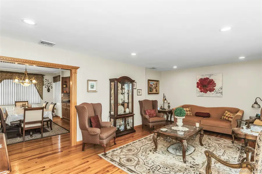 309 N Virginia Avenue, Massapequa, NY 11758 - #3