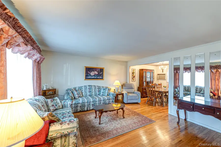 23 Olga Lane, Commack, NY 11725 - #3