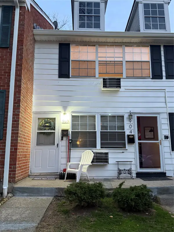 903 Towne House Village, Islandia, NY 11749