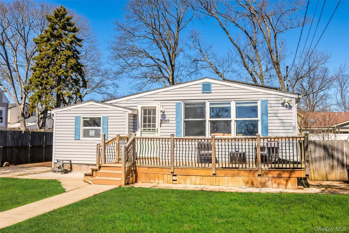 255 26th Street, Copiague, NY 11726 - #1