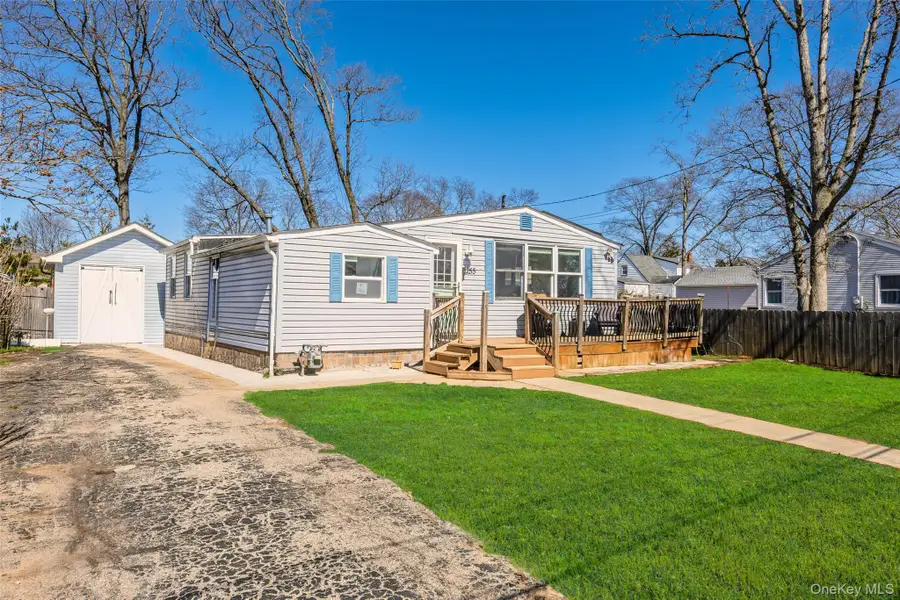 255 26th Street, Copiague, NY 11726 - #2