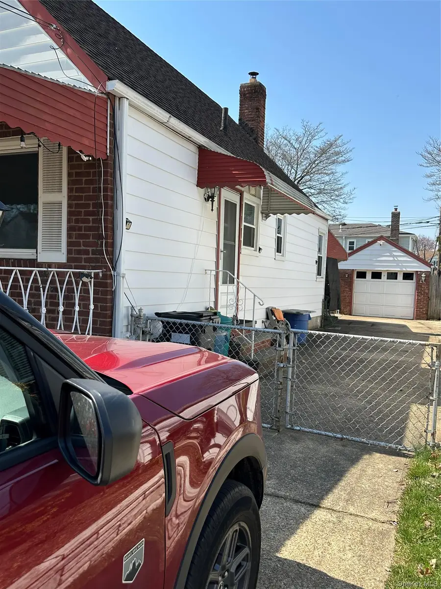 8322 263rd Street, Glen Oaks, NY 11004 - #2