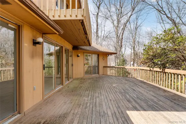 10 Hunters Trail, Wading River, NY 11792