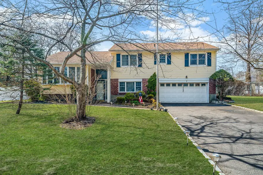 7 Osage Drive, Huntington Station, NY 11746 - #2