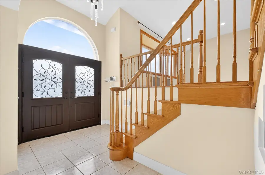 38 S Oaks Boulevard, Plainview, NY 11803 - #2