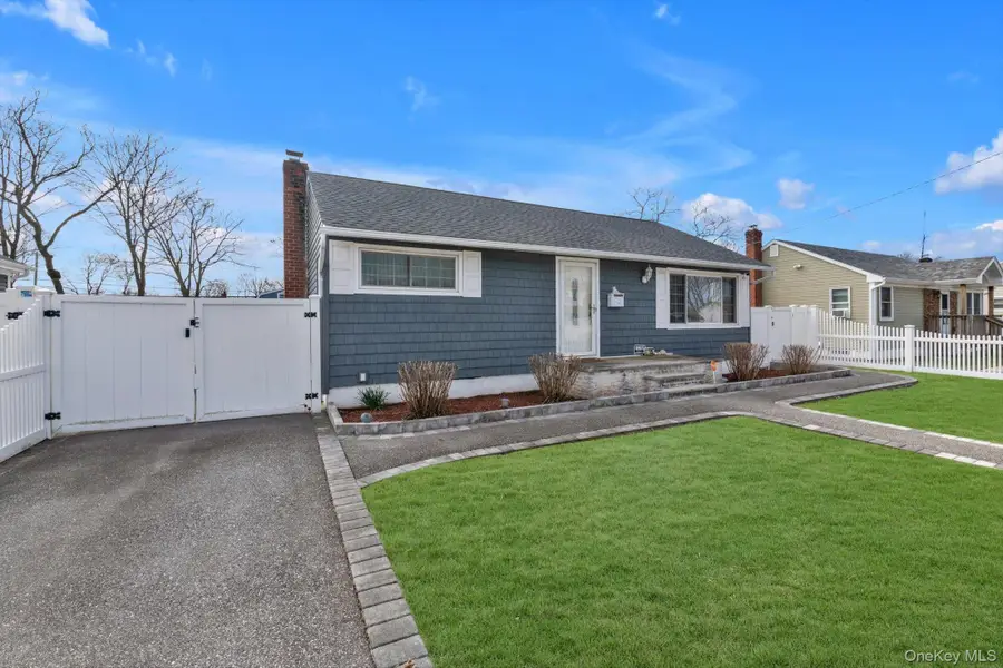 15 Silverpine Drive, Amityville, NY 11701 - #2